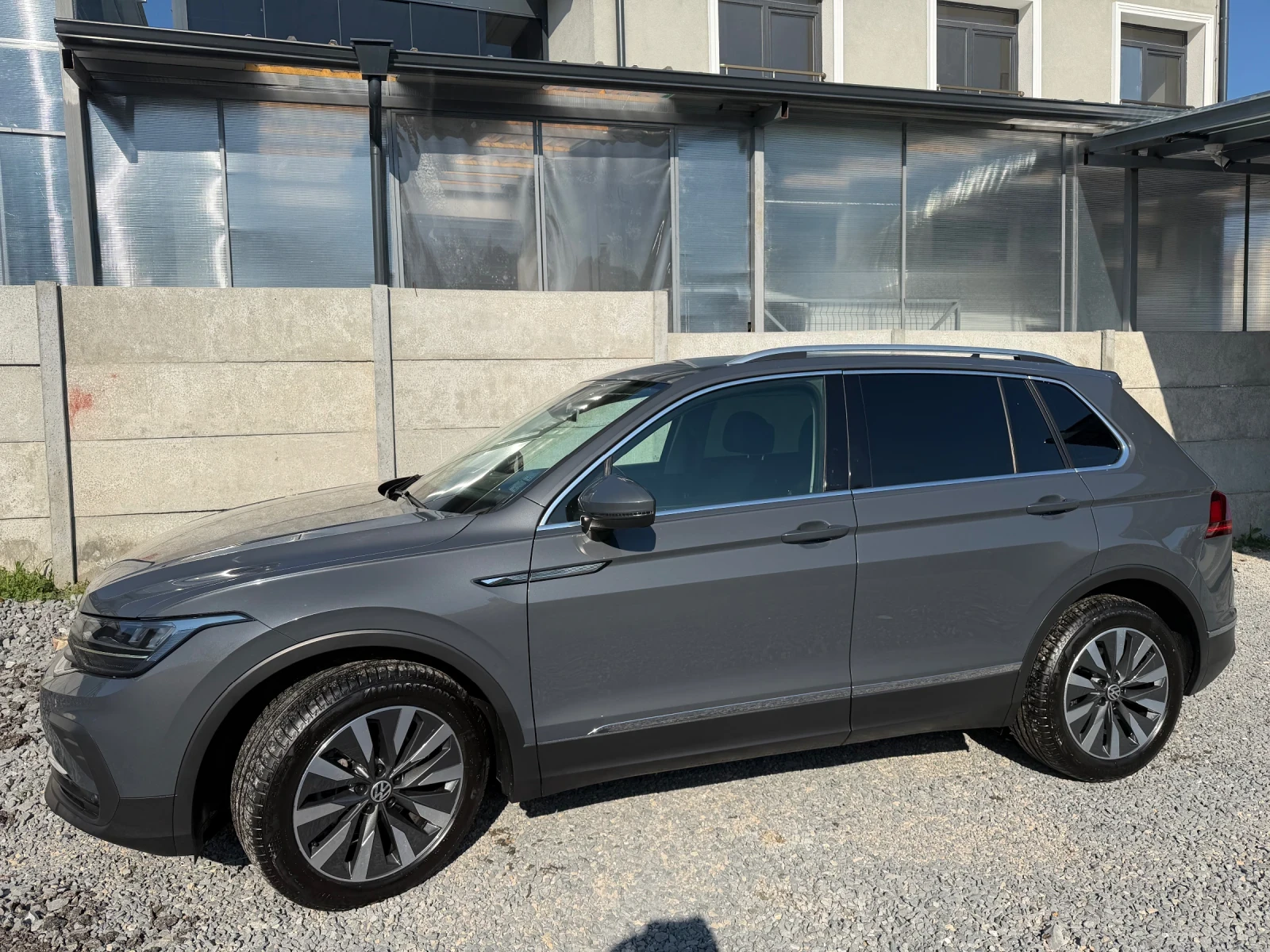 VW Tiguan, снимка 8 - Автомобили и джипове - 54096536