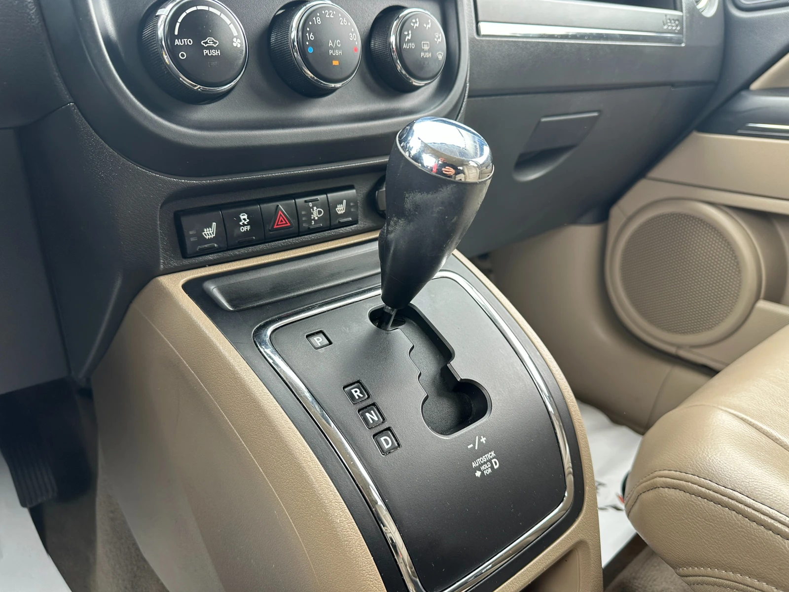 Jeep Compass Автоматик/Бензин/Швейцария, снимка 11 - Автомобили и джипове - 54289864