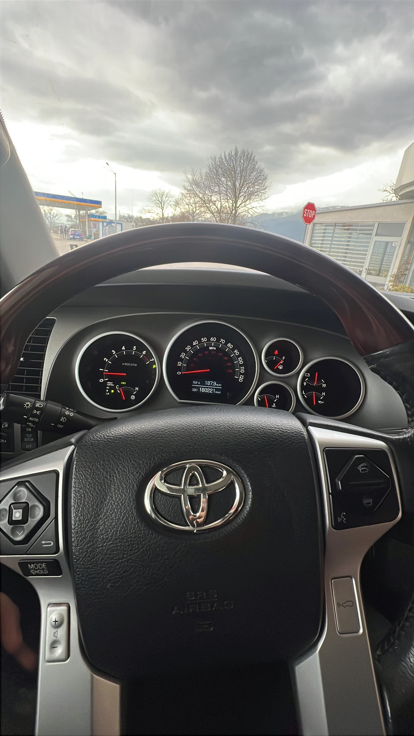 Toyota Sequoia Platinum , снимка 9 - Автомобили и джипове - 55823971