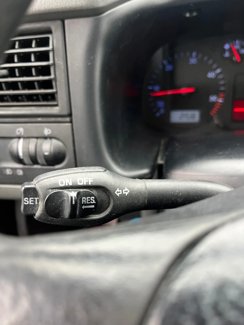 VW T4 Caravelle 2.5 TDI Klimatronik, снимка 13 - Бусове и автобуси - 53509817