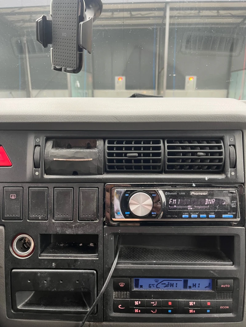 VW T4 Caravelle 2.5 TDI Klimatronik, снимка 12 - Бусове и автобуси - 53509817