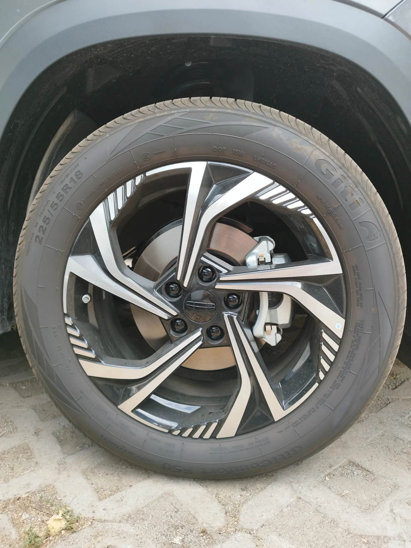 Гуми Летни 225/55R18, снимка 4 - Гуми и джанти - 56149301