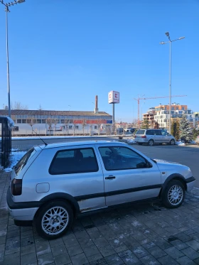 VW Golf 1.6 бензин, 101 к.с., снимка 2