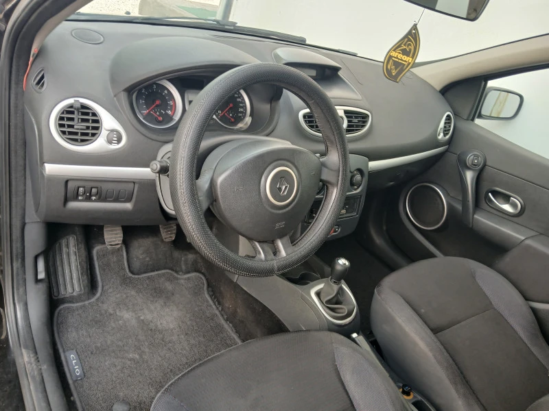 Renault Clio 1.5 Dci, снимка 10 - Автомобили и джипове - 46446355