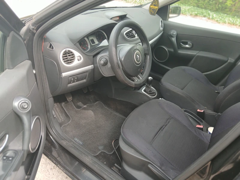 Renault Clio 1.5 Dci, снимка 12 - Автомобили и джипове - 46446355