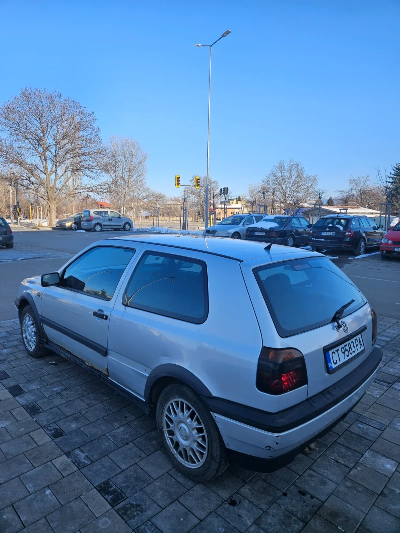 VW Golf 1.6 бензин, 101 к.с., снимка 4 - Автомобили и джипове - 49211500