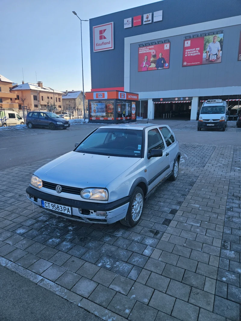 VW Golf 1.6 бензин, 101 к.с., снимка 1 - Автомобили и джипове - 49211500