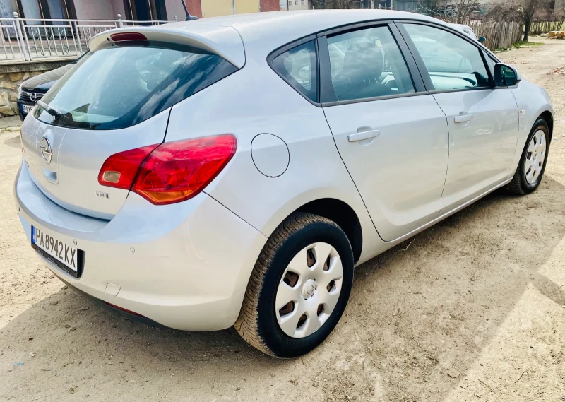 Opel Astra, снимка 3 - Автомобили и джипове - 49514537