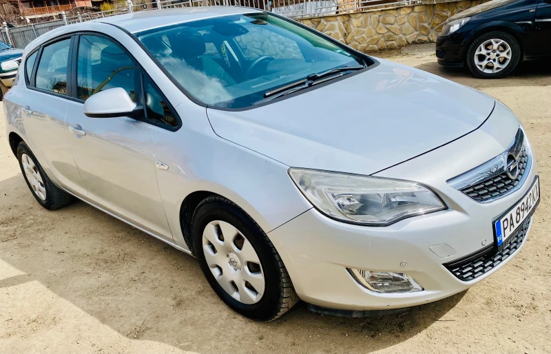 Opel Astra, снимка 2 - Автомобили и джипове - 49514537