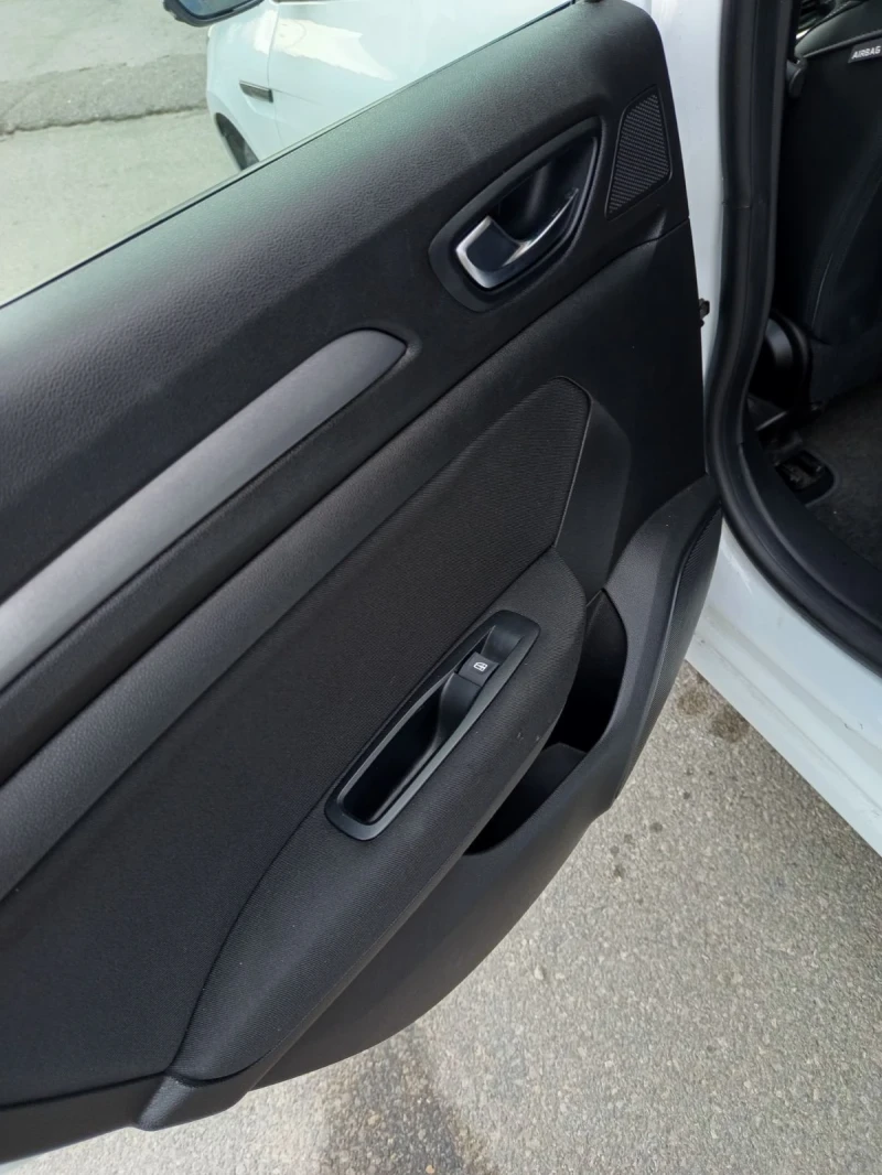 Renault Megane, снимка 9 - Автомобили и джипове - 49979622