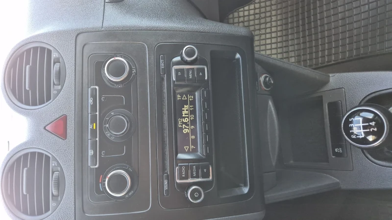 VW Caddy TDI, снимка 13 - Автомобили и джипове - 53497777