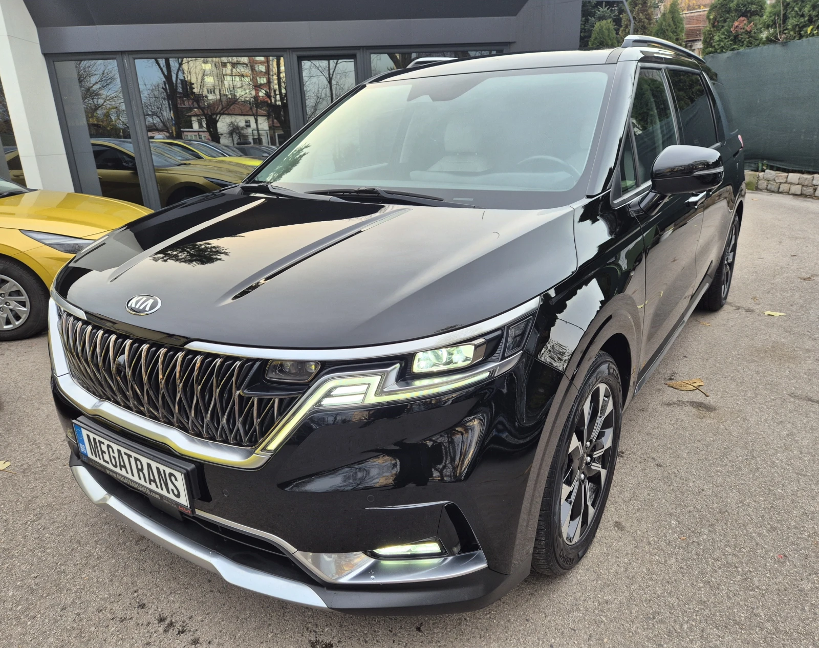 Kia Carnival 2.2 CRDI 8+ 1 ДДС - Наличен в БГ - изображение 2