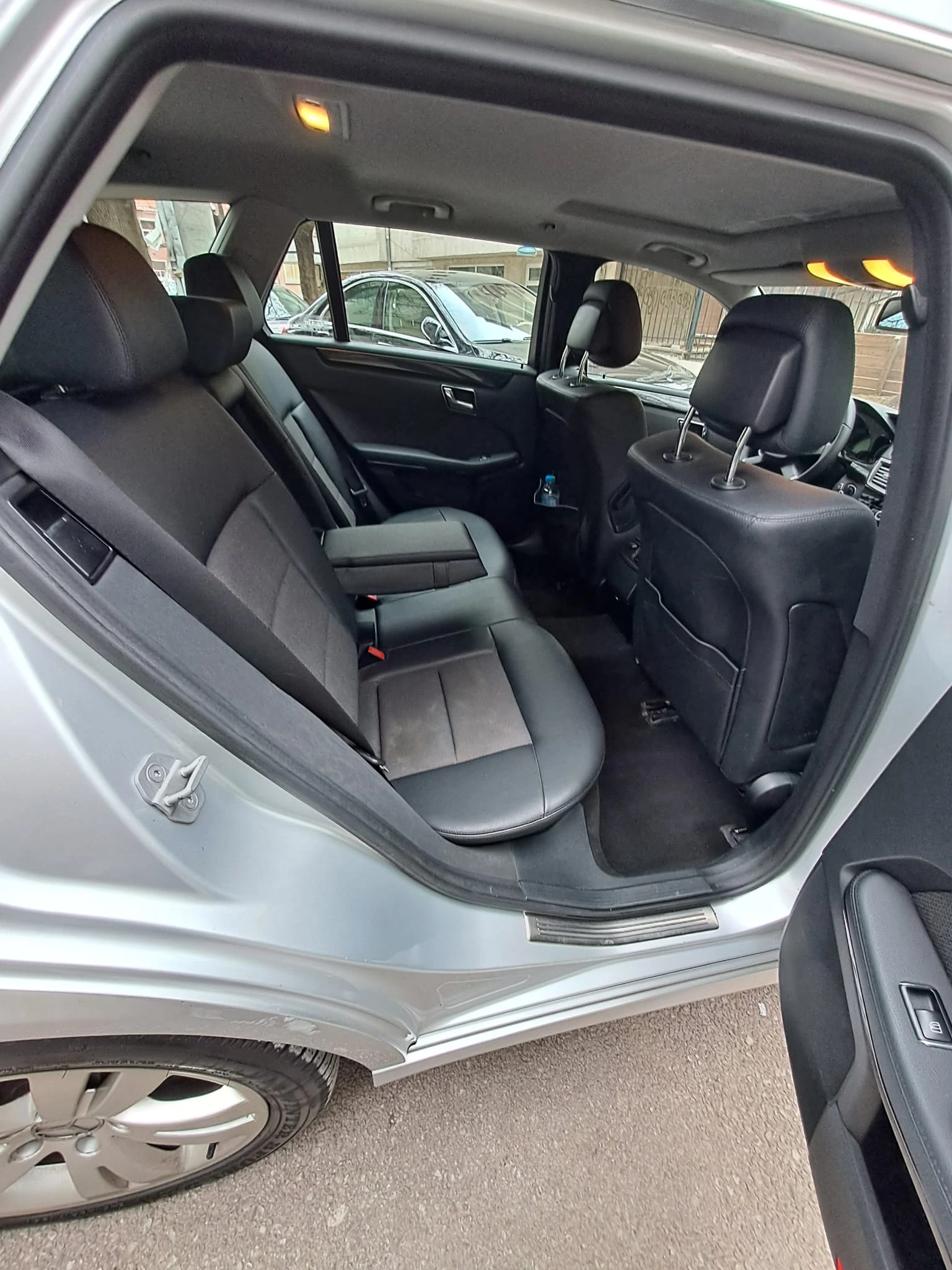 Mercedes-Benz E 220 CDI, снимка 10 - Автомобили и джипове - 54065564