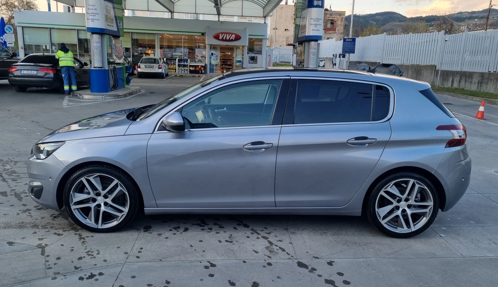 Peugeot 308 2.0e-HDI ALLURE+ 150hp, снимка 2 - Автомобили и джипове - 54184758