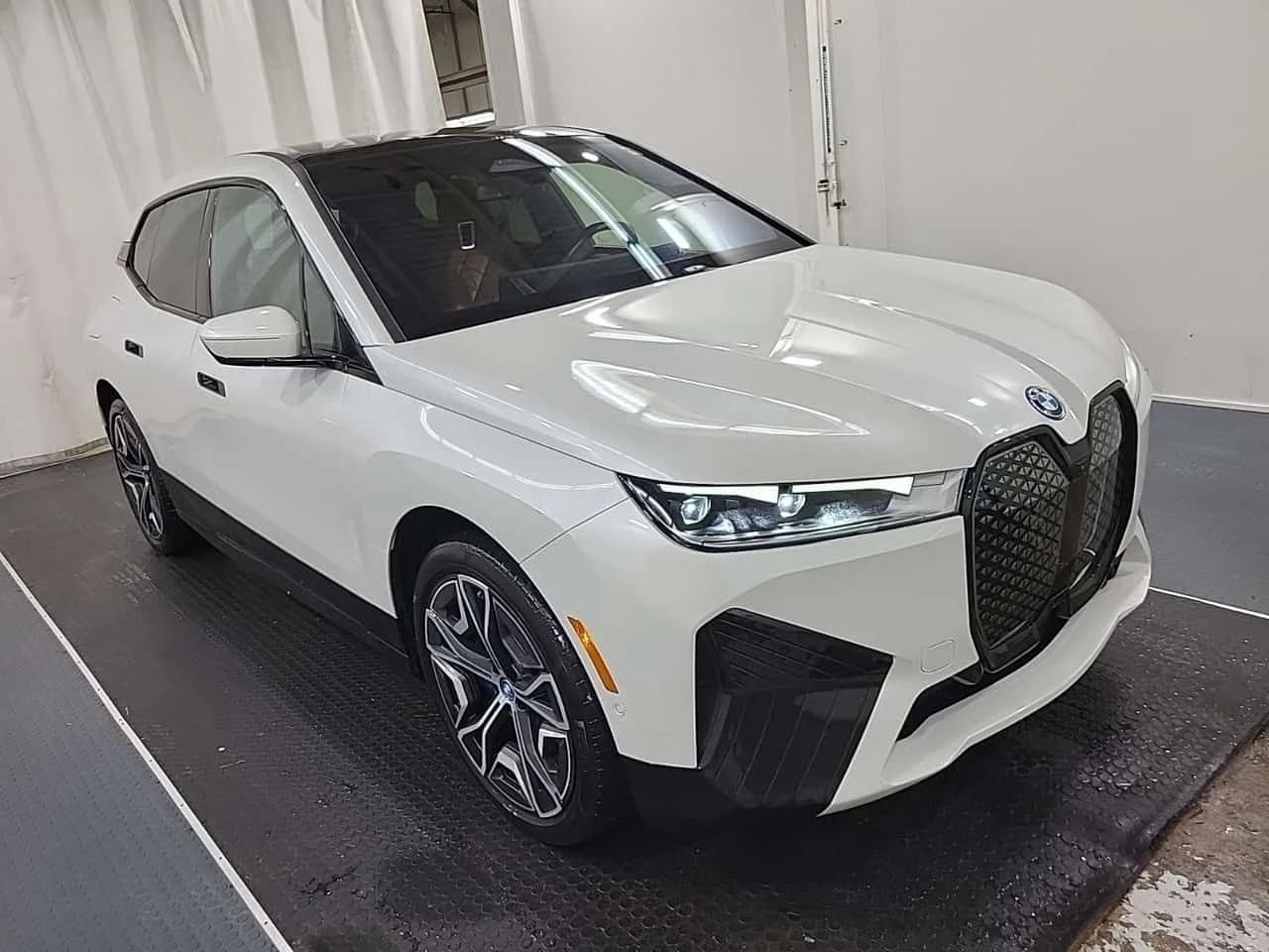 BMW iX XDRIVE50  CARFAX, снимка 2 - Автомобили и джипове - 54356975