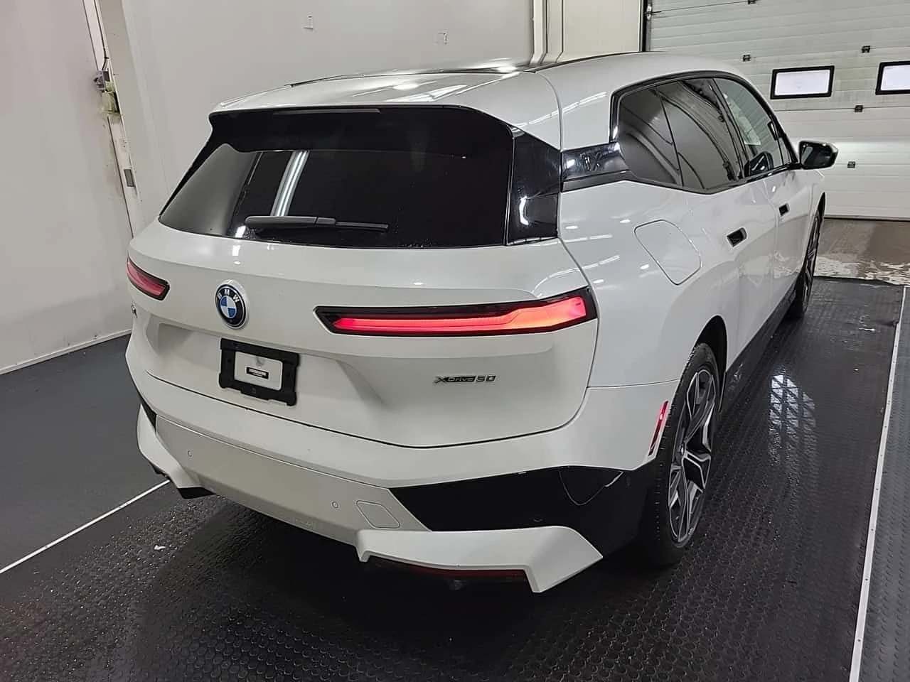 BMW iX XDRIVE50  CARFAX, снимка 3 - Автомобили и джипове - 54356975