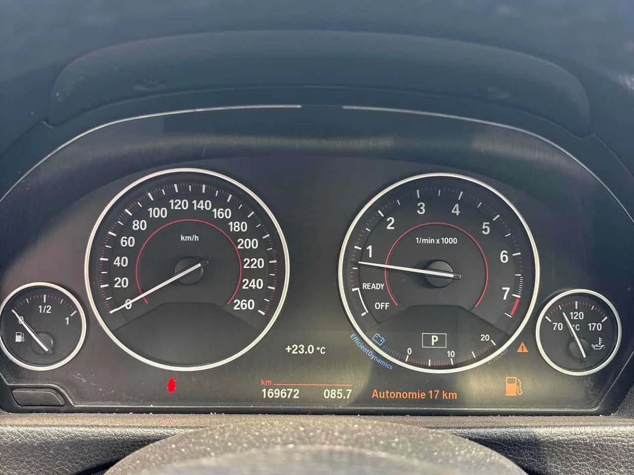 BMW 330 XDRIVE * ПРЕДСТАВИТЕЛСТВО* ДВА ЧИФТА ГУМИ/ДЖАНТИ* , снимка 8 - Автомобили и джипове - 54864275
