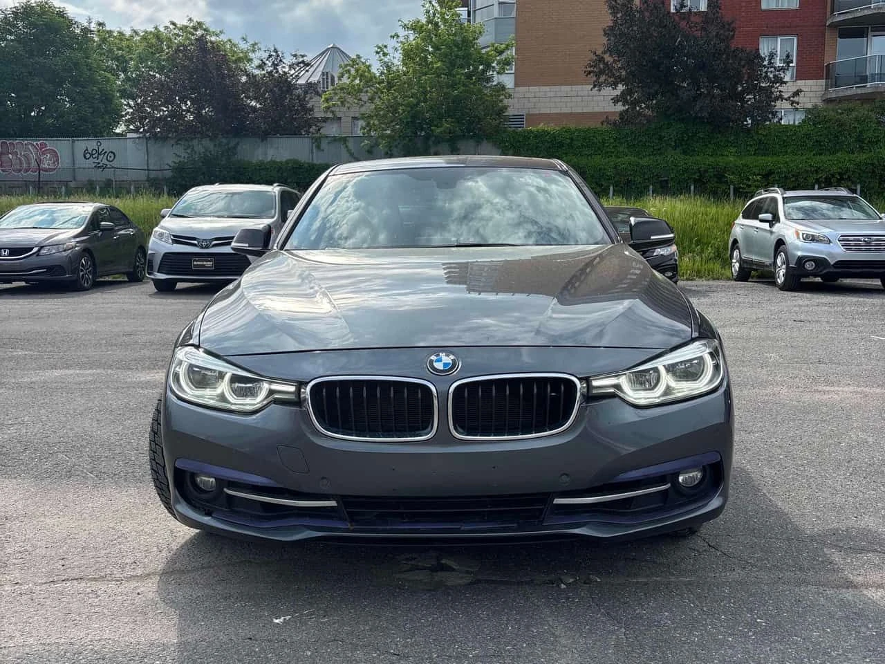 BMW 330 XDRIVE * ПРЕДСТАВИТЕЛСТВО* ДВА ЧИФТА ГУМИ/ДЖАНТИ* , снимка 2 - Автомобили и джипове - 54864275