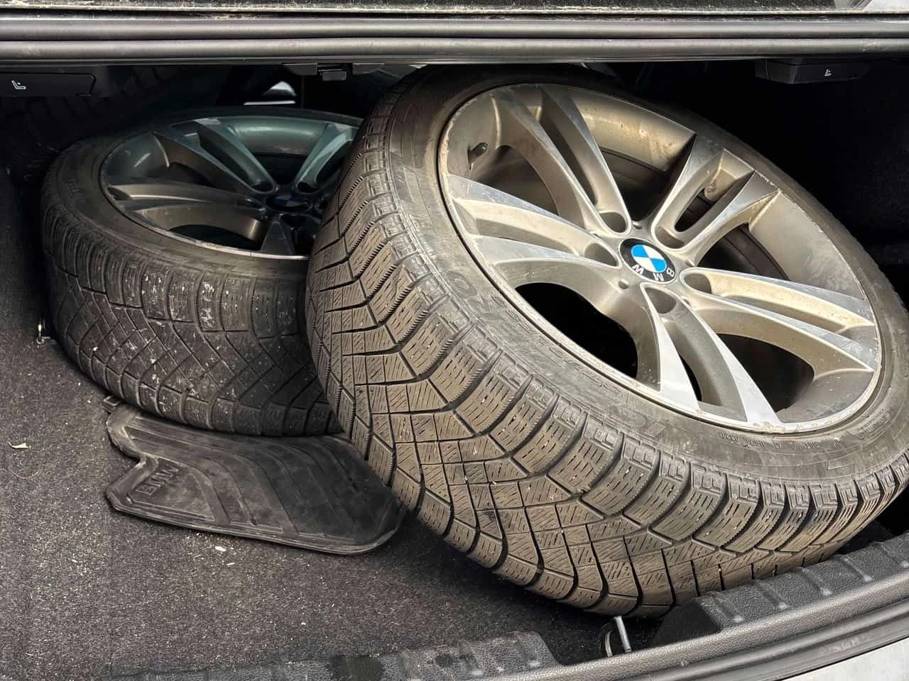 BMW 330 XDRIVE * ПРЕДСТАВИТЕЛСТВО* ДВА ЧИФТА ГУМИ/ДЖАНТИ* , снимка 11 - Автомобили и джипове - 54864275