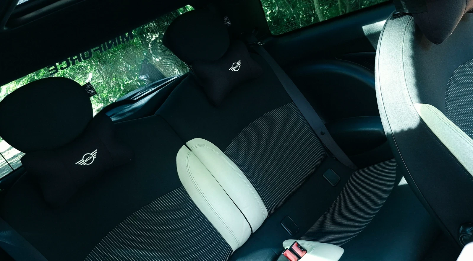 Mini Cooper s 1.6T JCW Optic, снимка 14 - Автомобили и джипове - 55777415