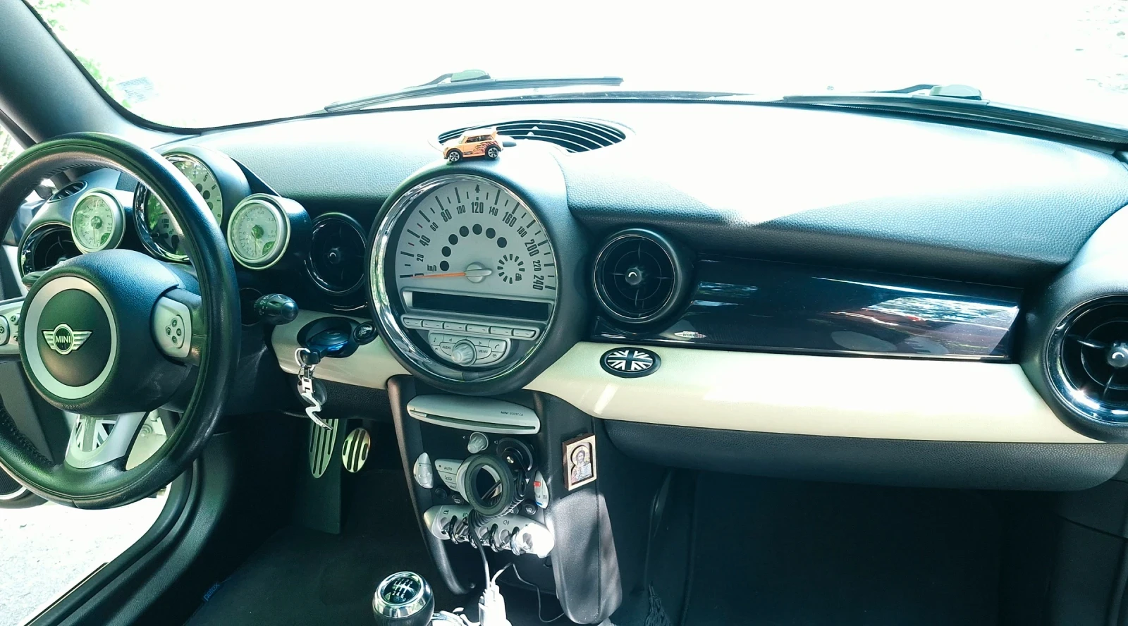 Mini Cooper s 1.6T JCW Optic, снимка 17 - Автомобили и джипове - 55777415