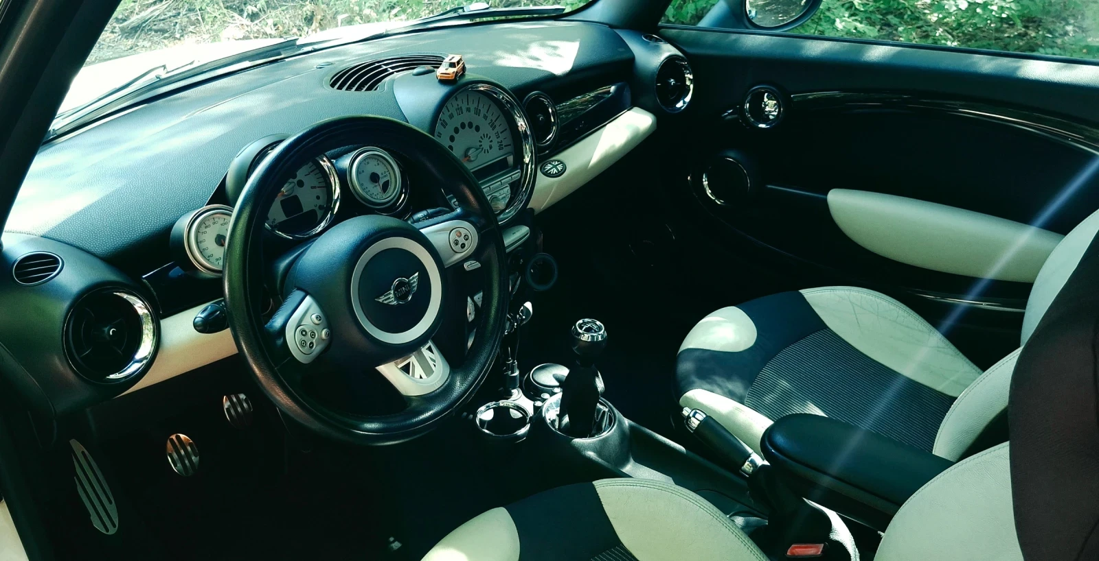 Mini Cooper s 1.6T JCW Optic, снимка 12 - Автомобили и джипове - 55777415