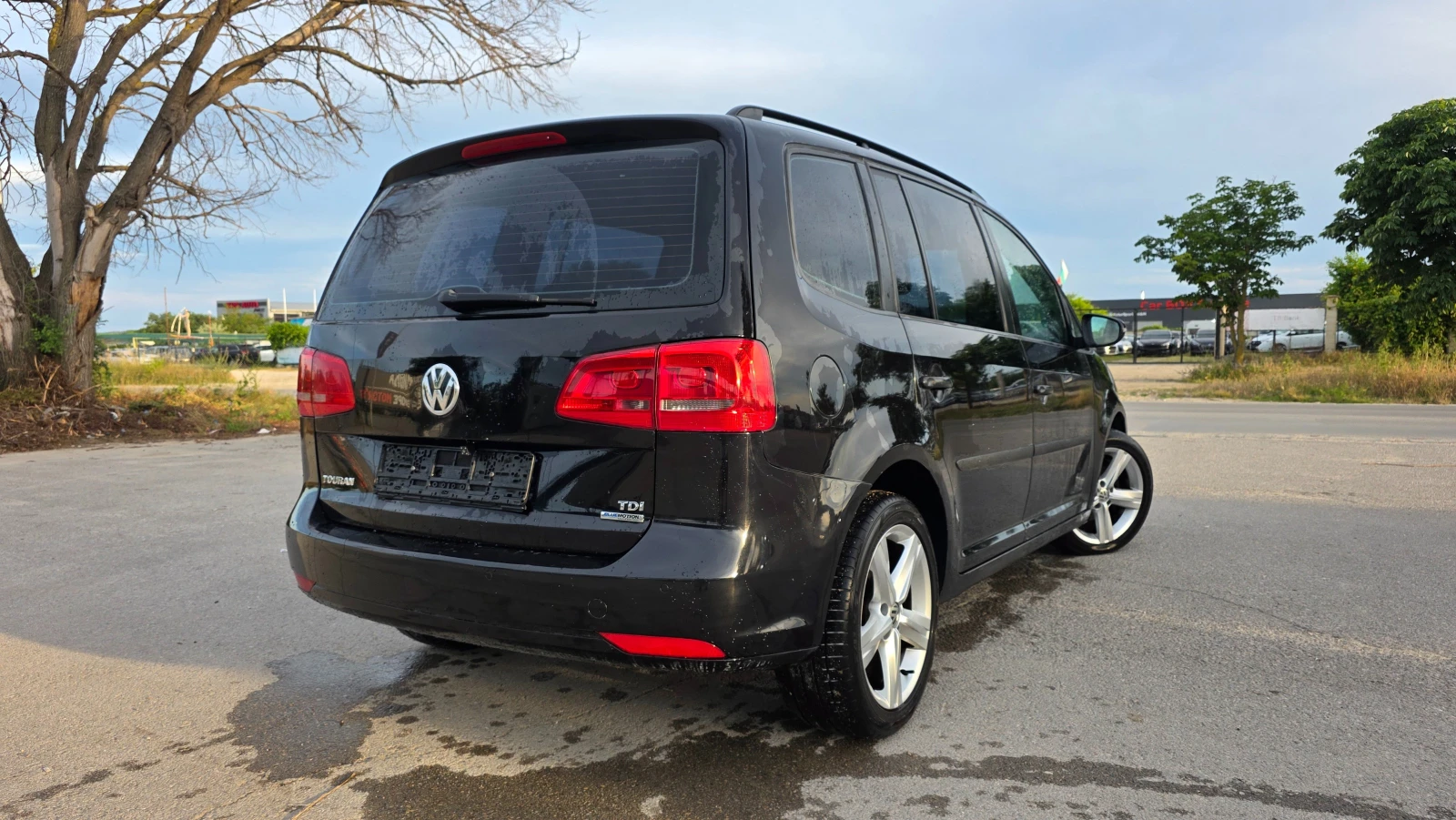 VW Touran УНИКАЛНА, снимка 4 - Автомобили и джипове - 55785239
