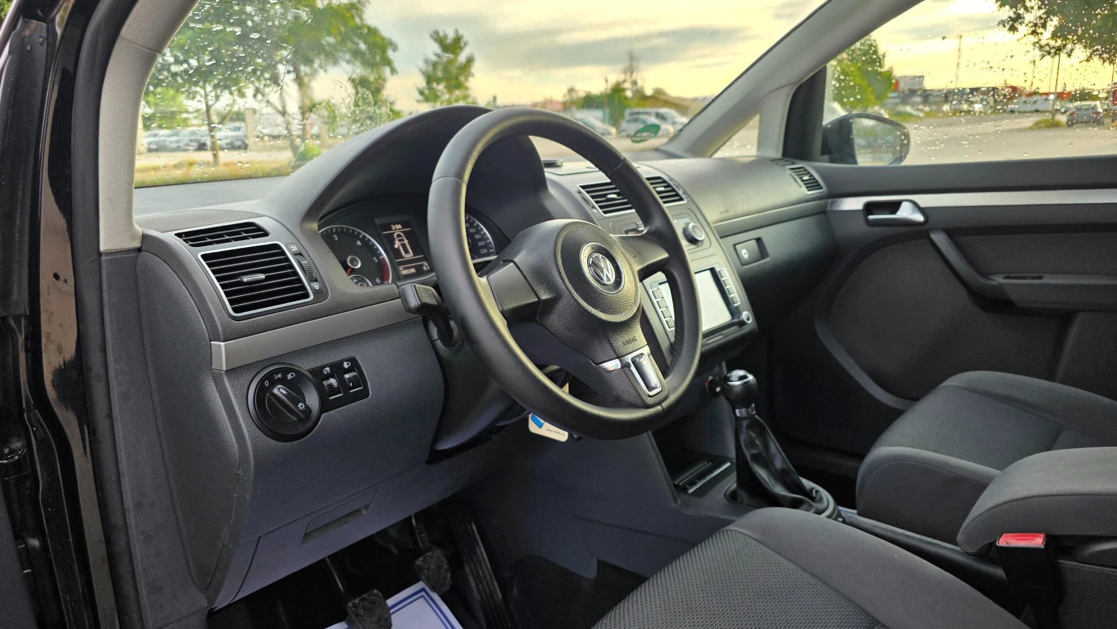 VW Touran УНИКАЛНА, снимка 6 - Автомобили и джипове - 55785239
