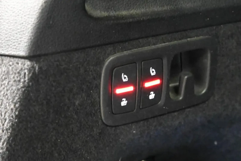 Audi Q7 Progressiv 55 TFSI* Quattro* 7-Passangers* , снимка 16 - Автомобили и джипове - 53122882