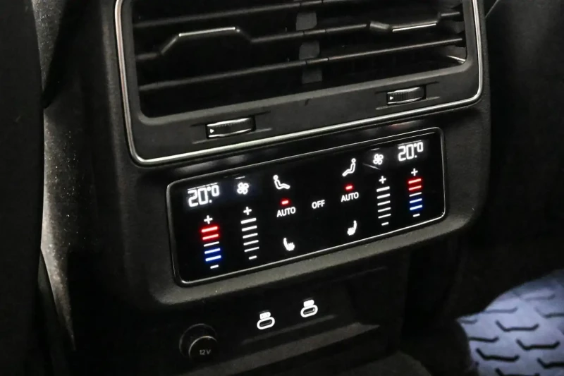 Audi Q7 Progressiv 55 TFSI* Quattro* 7-Passangers* , снимка 14 - Автомобили и джипове - 53122882