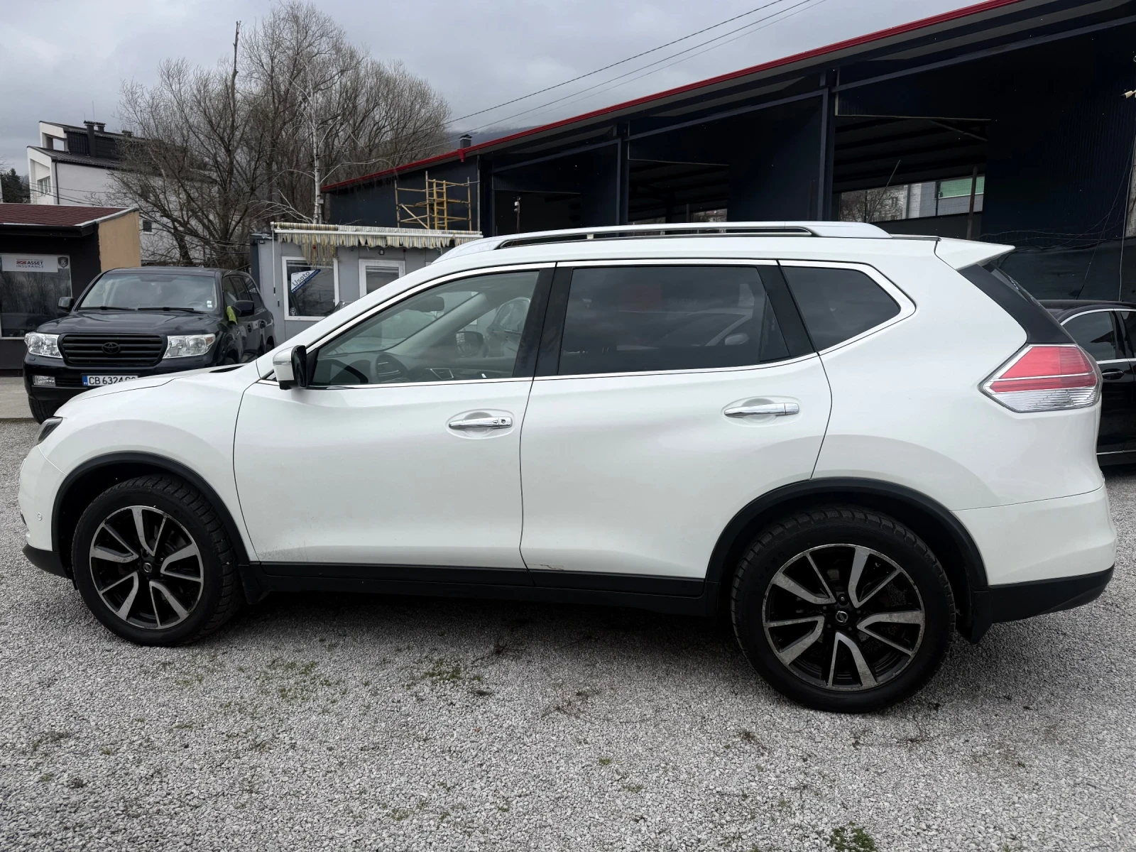 Nissan Qashqai X-trail 1.6d AUT+ PANO+ KAMERA 360+ 7места, снимка 7 - Автомобили и джипове - 54118562