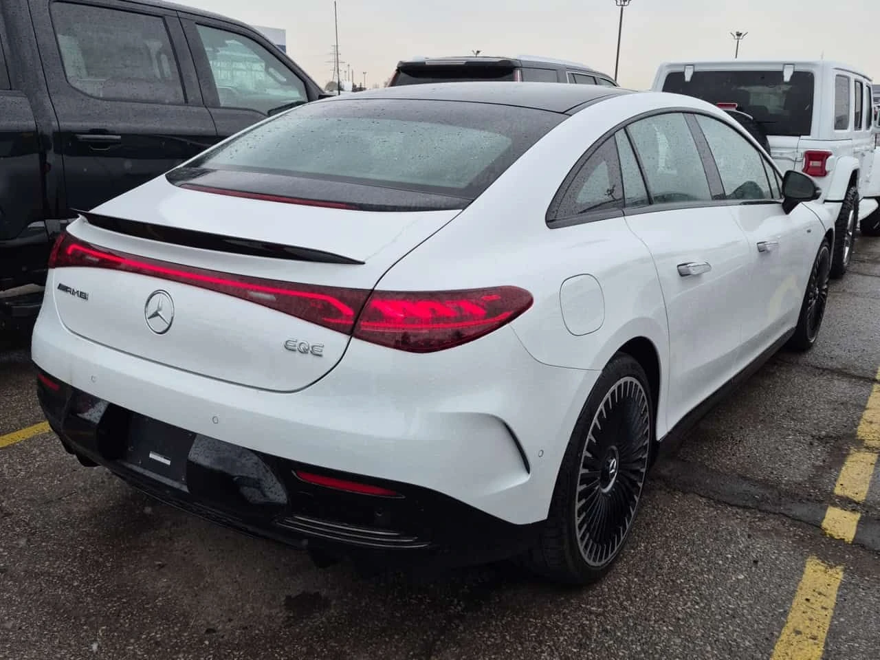 Mercedes-Benz EQE AMG| BURMESTER| HEAD-UP| 360 КАМЕРИ| PANO| CARFAX|, снимка 3 - Автомобили и джипове - 54135638