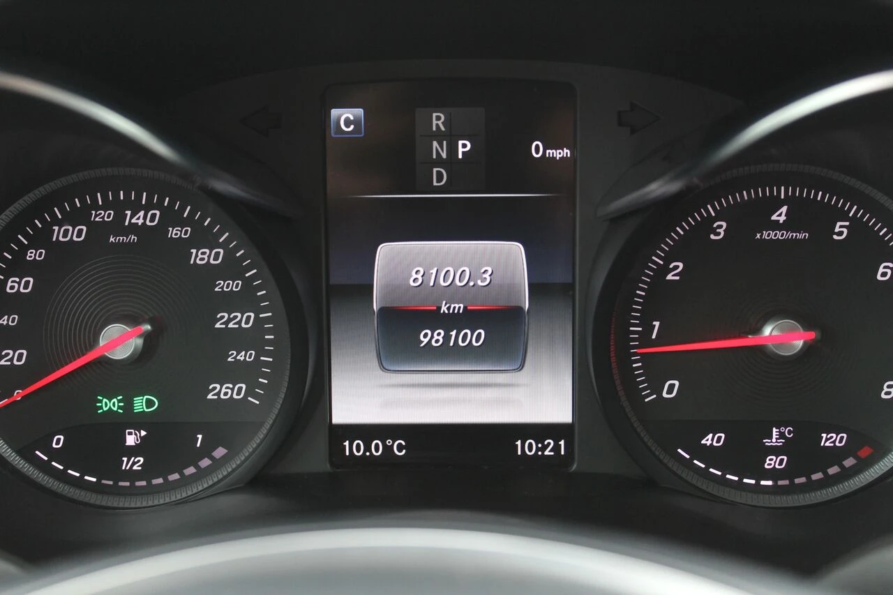 Mercedes-Benz GLC 300 4MATIC AMG Night Package | Цена до България, снимка 8 - Автомобили и джипове - 54175040