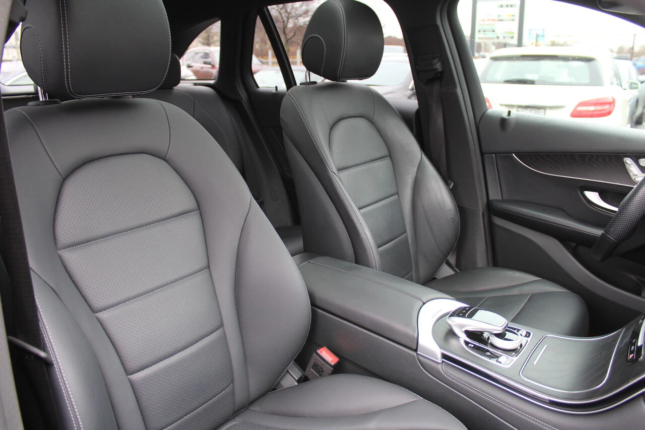 Mercedes-Benz GLC 300 4MATIC AMG Night Package | Цена до България, снимка 7 - Автомобили и джипове - 54175040