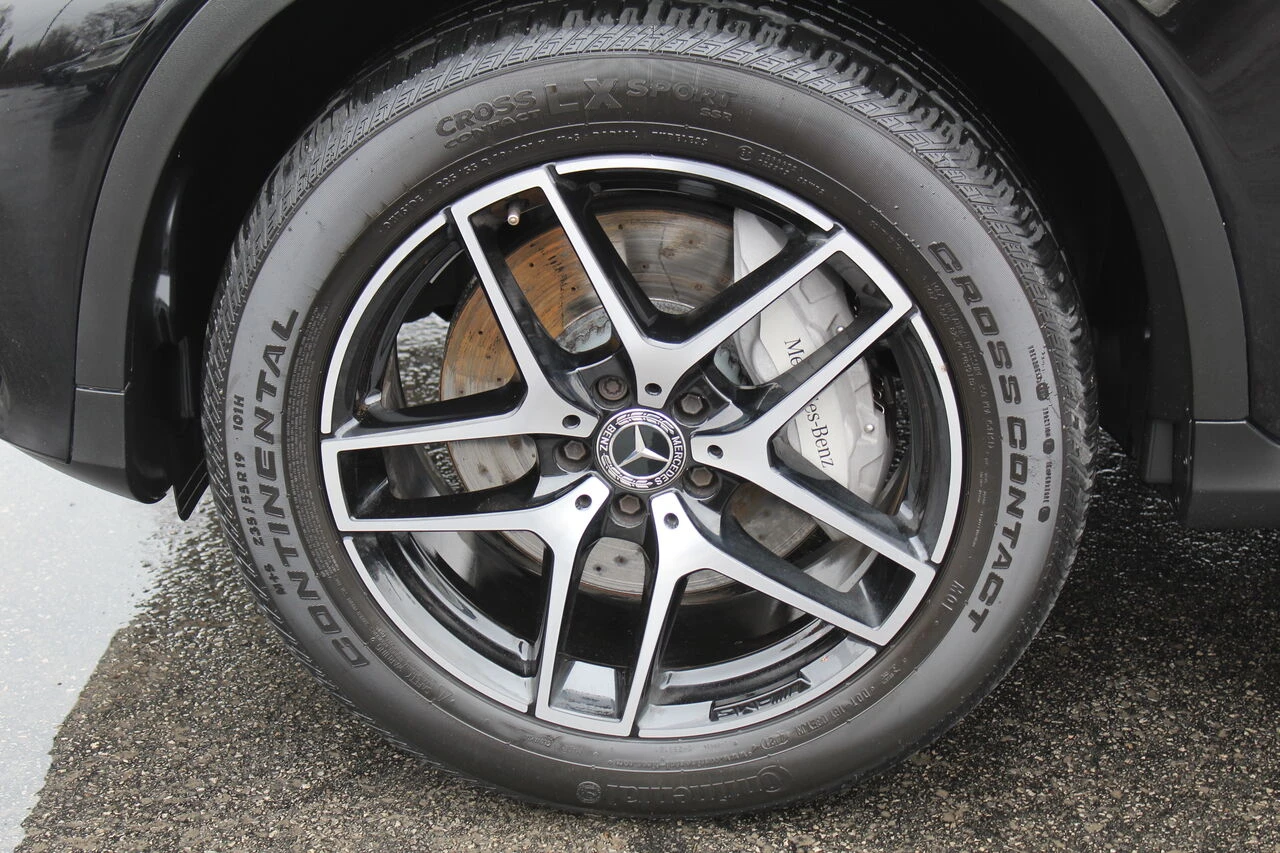 Mercedes-Benz GLC 300 4MATIC AMG Night Package | Цена до България, снимка 10 - Автомобили и джипове - 54175040