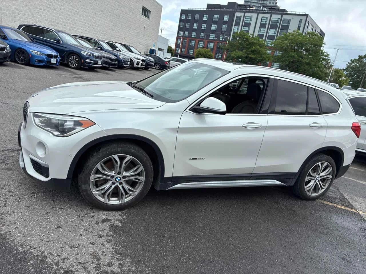 BMW X1 * xDrive28i * АВТОКРЕДИТ БЕЗ ПЪРВОНАЧАЛНА ВНОСКА* , снимка 2 - Автомобили и джипове - 55171759