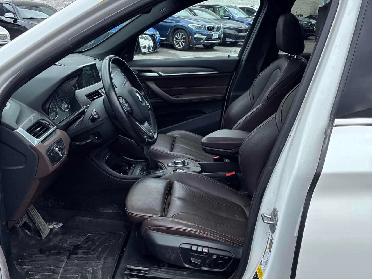 BMW X1 * xDrive28i * АВТОКРЕДИТ БЕЗ ПЪРВОНАЧАЛНА ВНОСКА* , снимка 12 - Автомобили и джипове - 55171759
