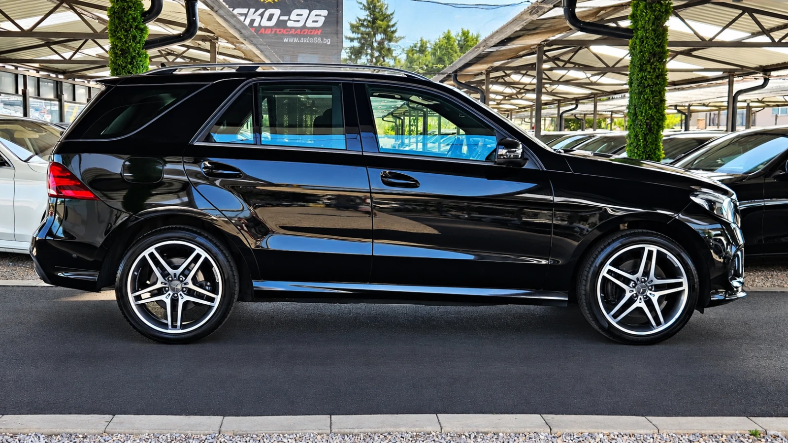 Mercedes-Benz GLE 400 AMG/360CAMERA/PANO/ПОДГРЕВ/CAR PLAY/AMBIENT/LIZING, снимка 4 - Автомобили и джипове - 55477134