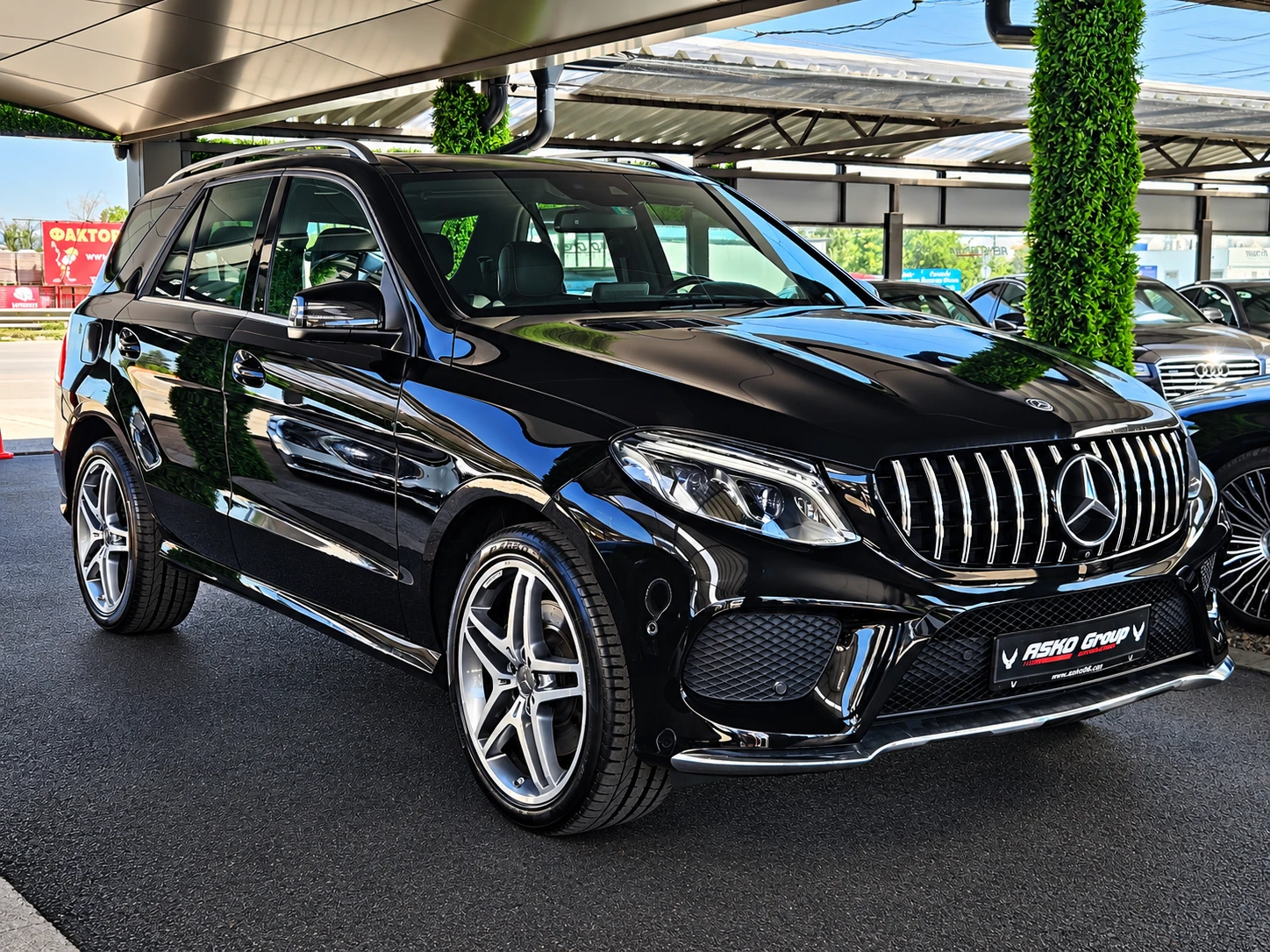 Mercedes-Benz GLE 400 AMG/360CAMERA/PANO/ПОДГРЕВ/CAR PLAY/AMBIENT/LIZING, снимка 3 - Автомобили и джипове - 55477134