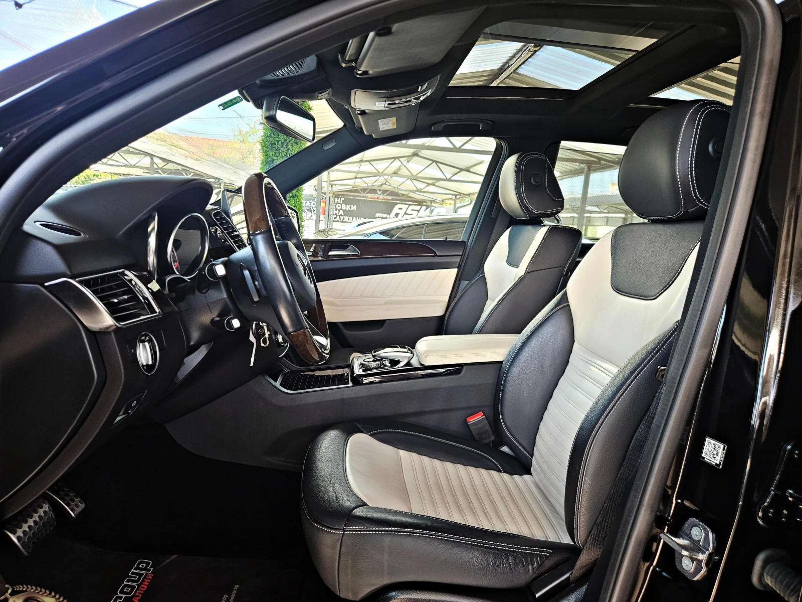 Mercedes-Benz GLE 400 AMG/360CAMERA/PANO/ПОДГРЕВ/CAR PLAY/AMBIENT/LIZING, снимка 10 - Автомобили и джипове - 55477134