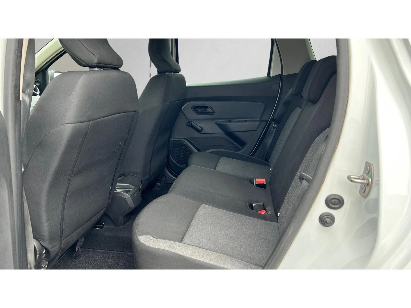 Dacia Duster 1.5 dCi 4WD, Месечна вноска от 222  , снимка 10 - Автомобили и джипове - 56232364