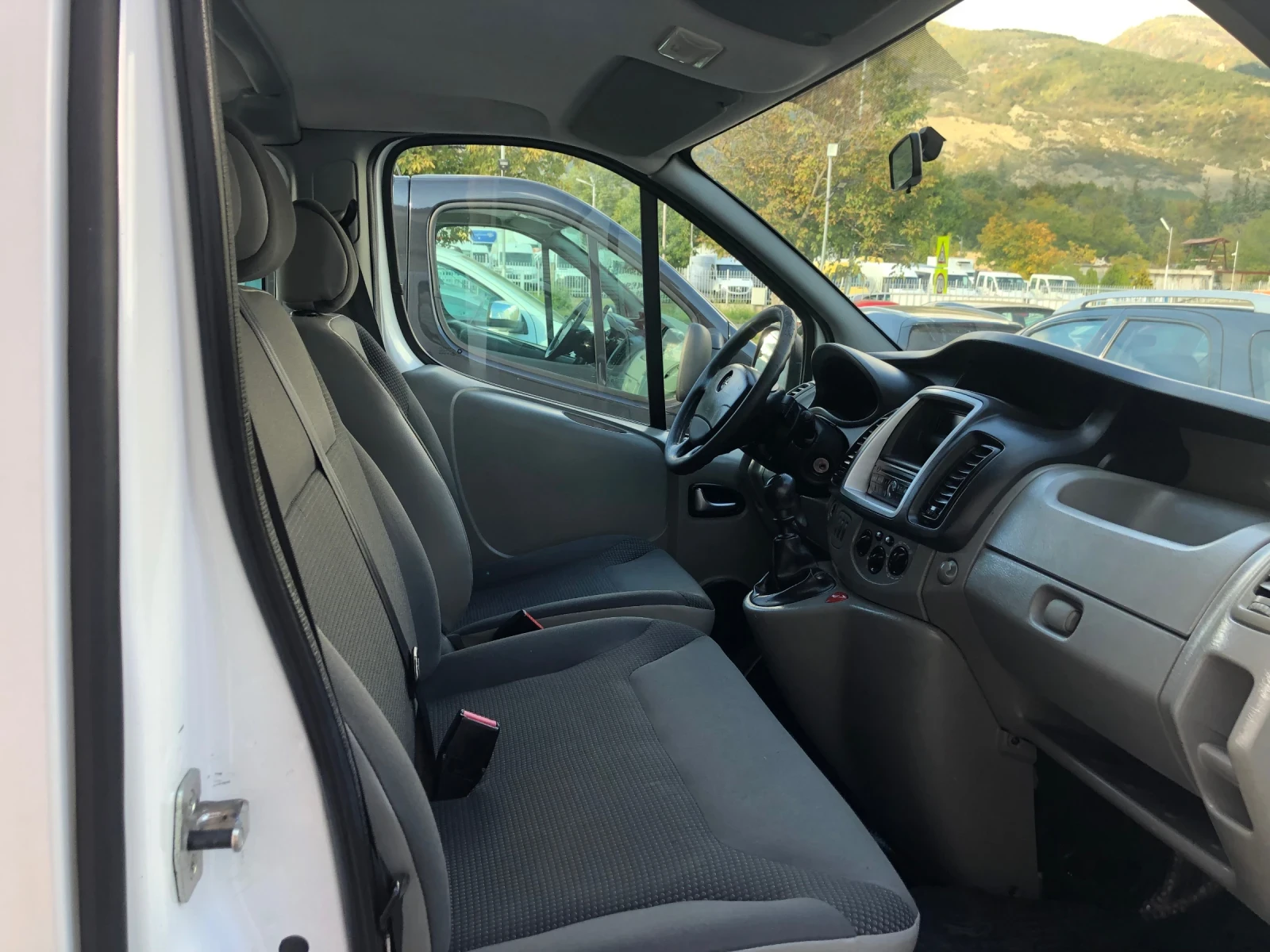 Opel Vivaro 9 места - изображение 7