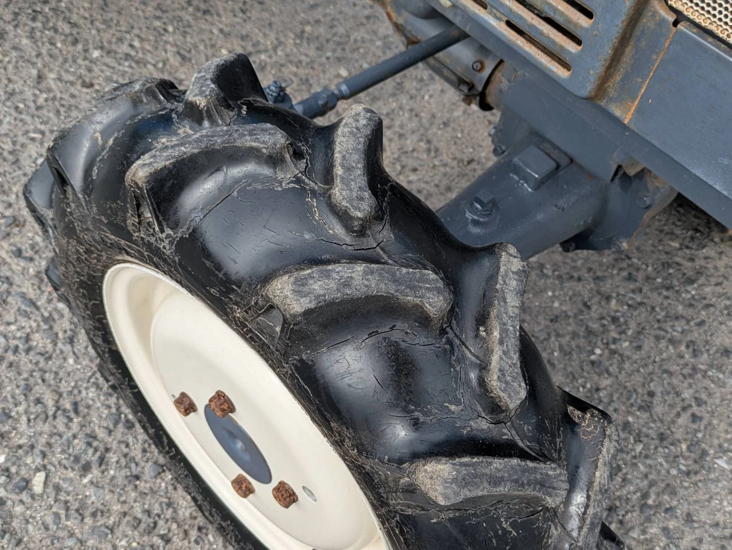 Трактор Mitsubishi MT1601D, снимка 4 - Селскостопанска техника - 54118463