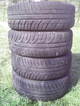 Гуми Зимни 235/60R16, снимка 1 - Гуми и джанти - 49276338