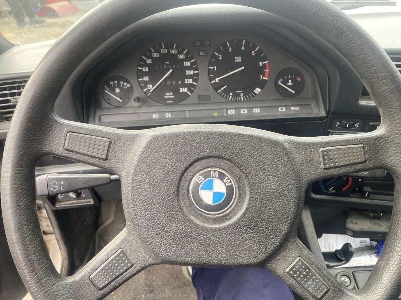 BMW 318, снимка 8 - Автомобили и джипове - 49108794