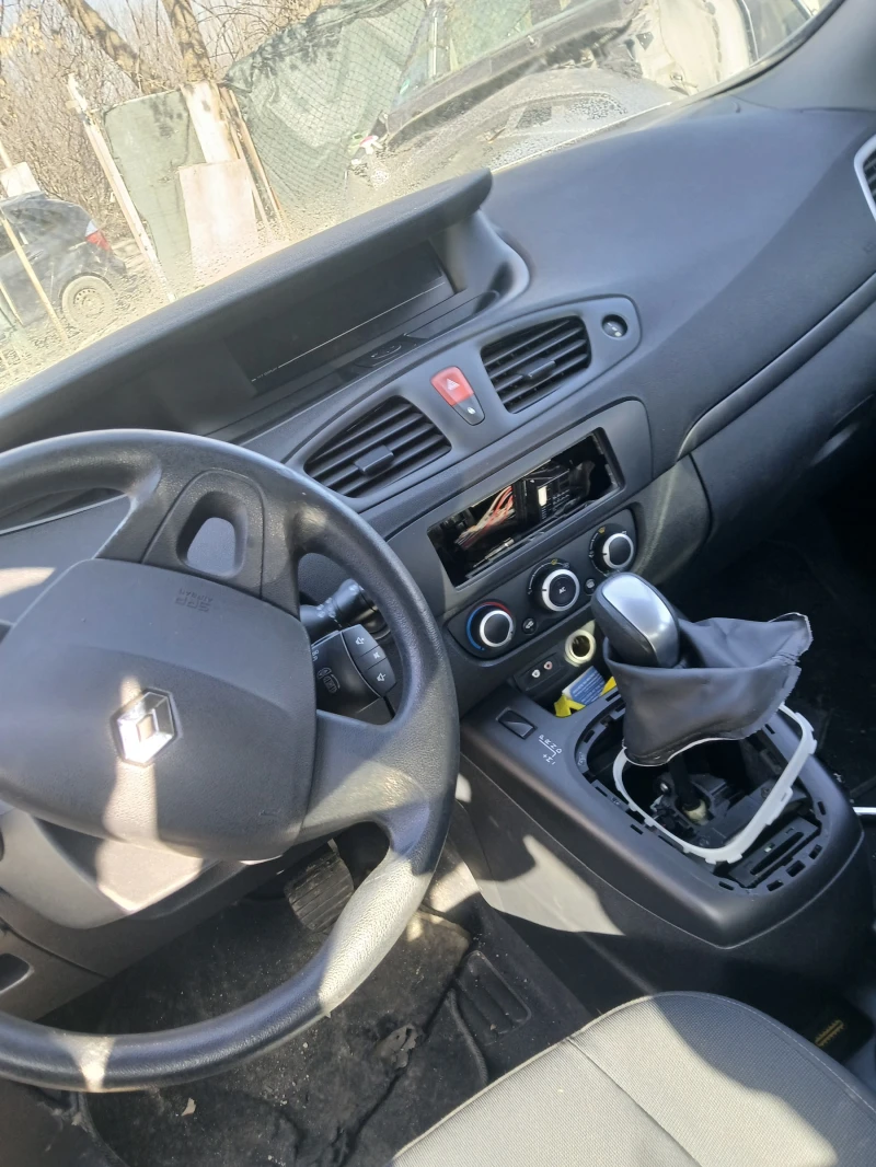 Renault Scenic 2.0i, снимка 5 - Автомобили и джипове - 49473966