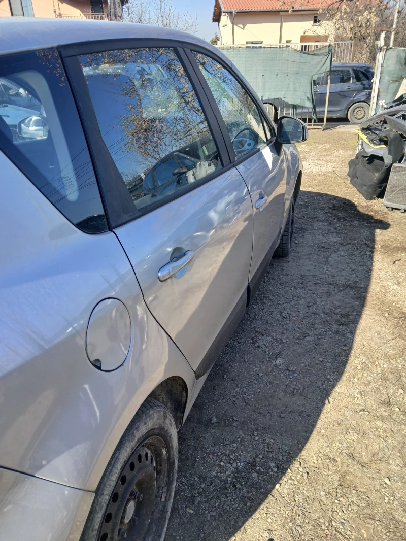 Renault Scenic 2.0i, снимка 6 - Автомобили и джипове - 49473966