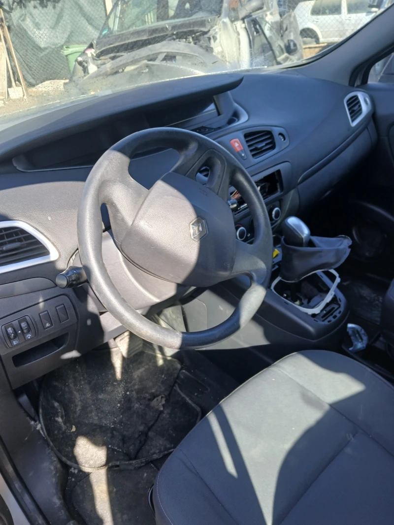 Renault Scenic 2.0i, снимка 4 - Автомобили и джипове - 49473966