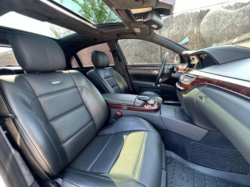 Mercedes-Benz S 63 AMG МАСАЖ* ОБДУХ* ЩОРИ* АЛКАНТАРА* PANO* HARMAN* FULL , снимка 12 - Автомобили и джипове - 52586217