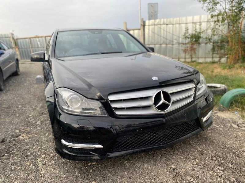 Mercedes-Benz C 250 На части, снимка 3 - Автомобили и джипове - 30342827